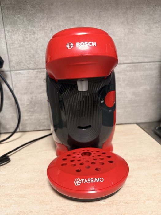 Чисто нова кафемашина Bosch Tassimo – червена (никога не е ползвана)