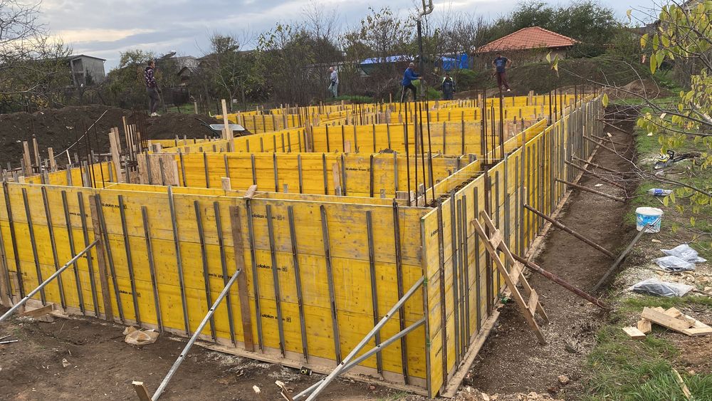 Inchiriez Schela-Metalica———— Popi Metalici RON 3,5 bucata Vama Veche