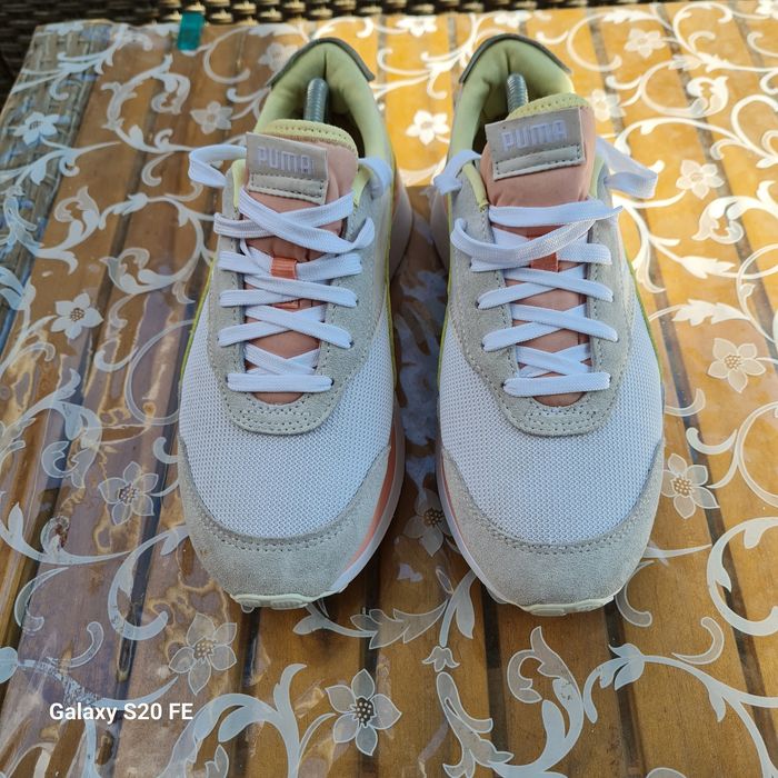 Adidas dama Puma