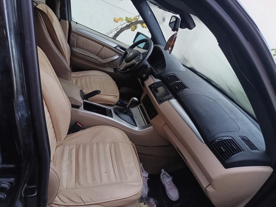 Vând schimb X5 e53