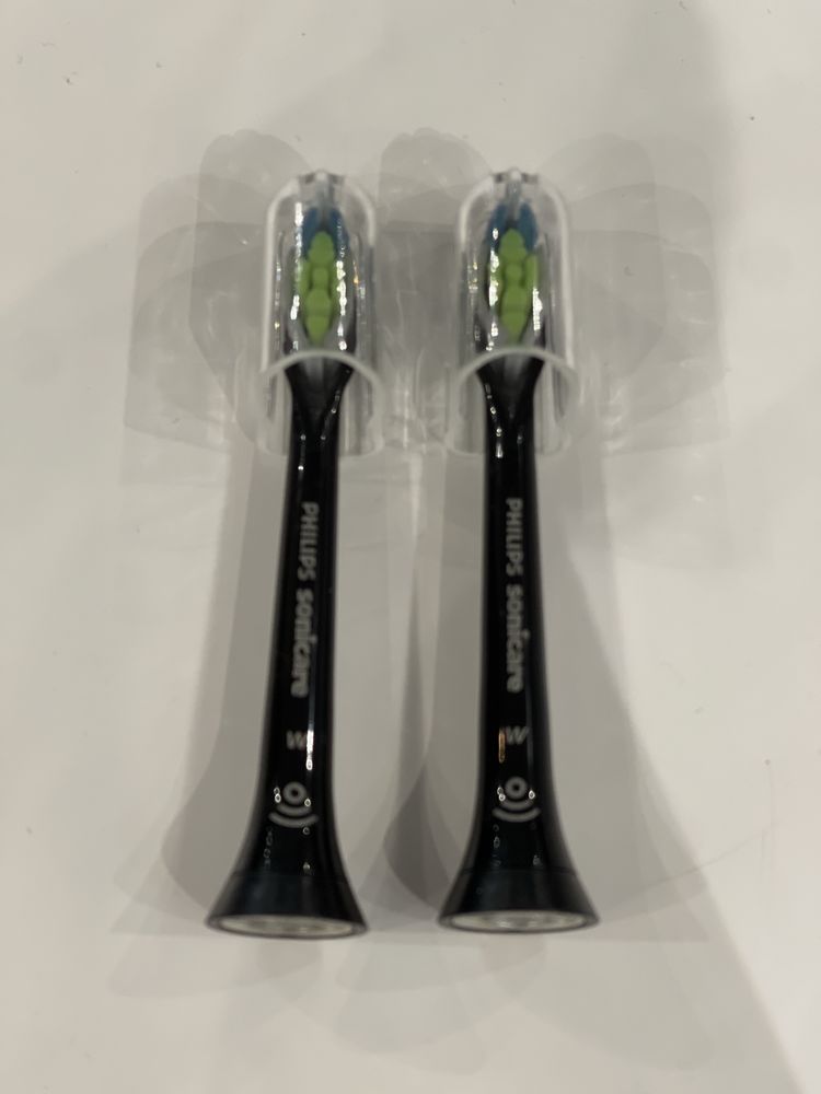Накрайници за sonicare и зарядно.