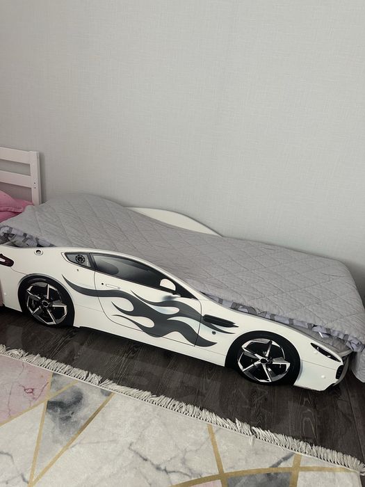 Кровать машина детская