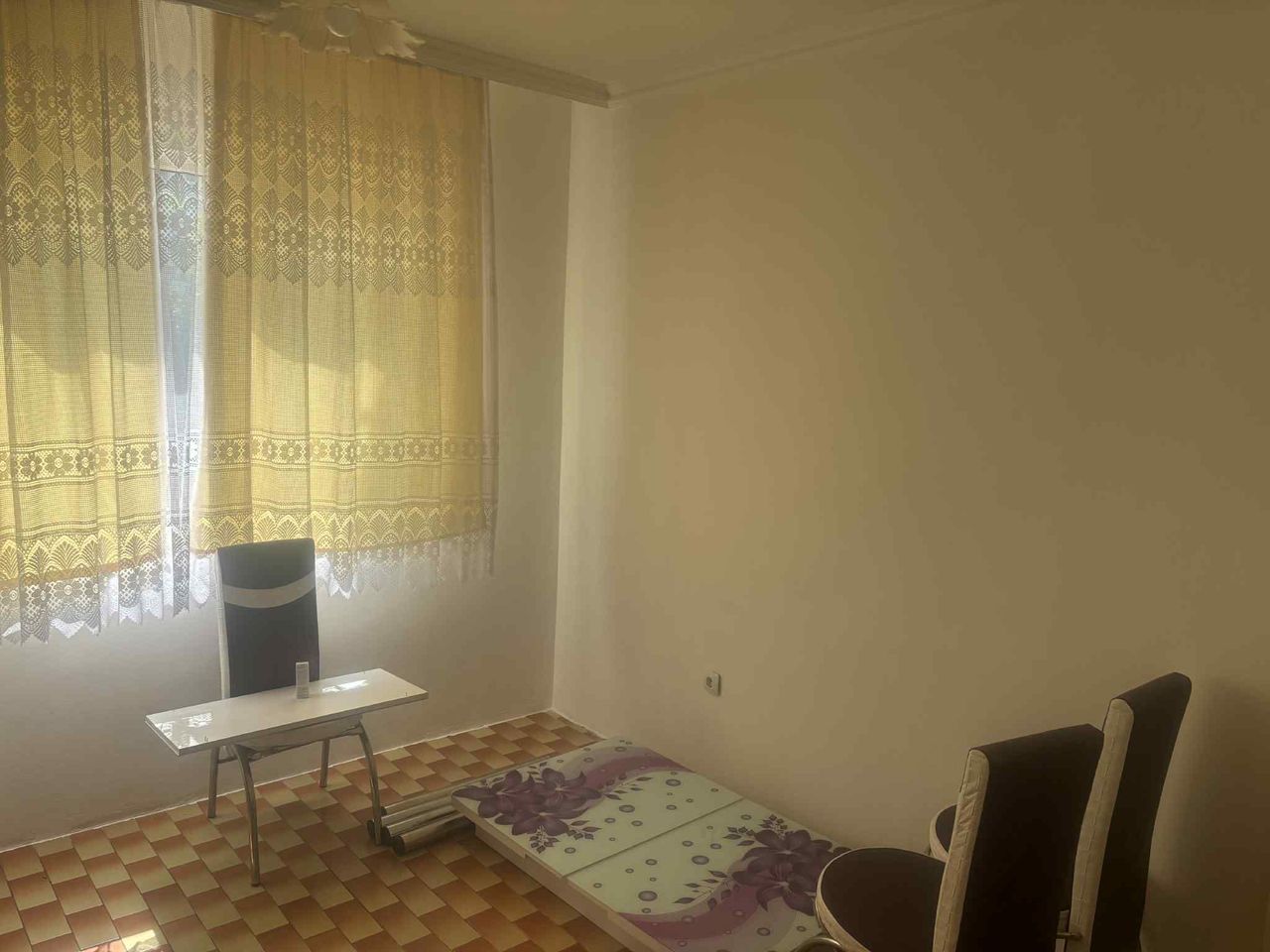 Дава се под наем Тристаен апартамент в Асеновград - 90 кв.м за 306 € - Снимка #11
