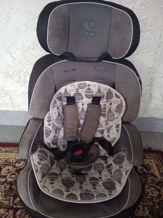 Автомобильное кресло