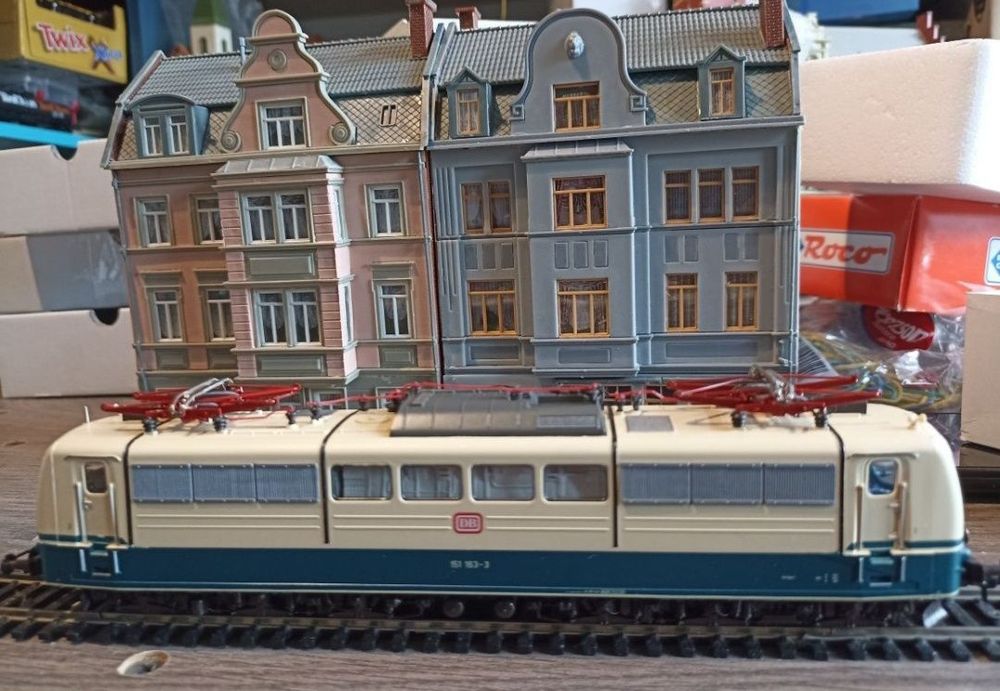 Locomotiva digitala Roco br151
Tracțiune integrală pe toate axele 
D