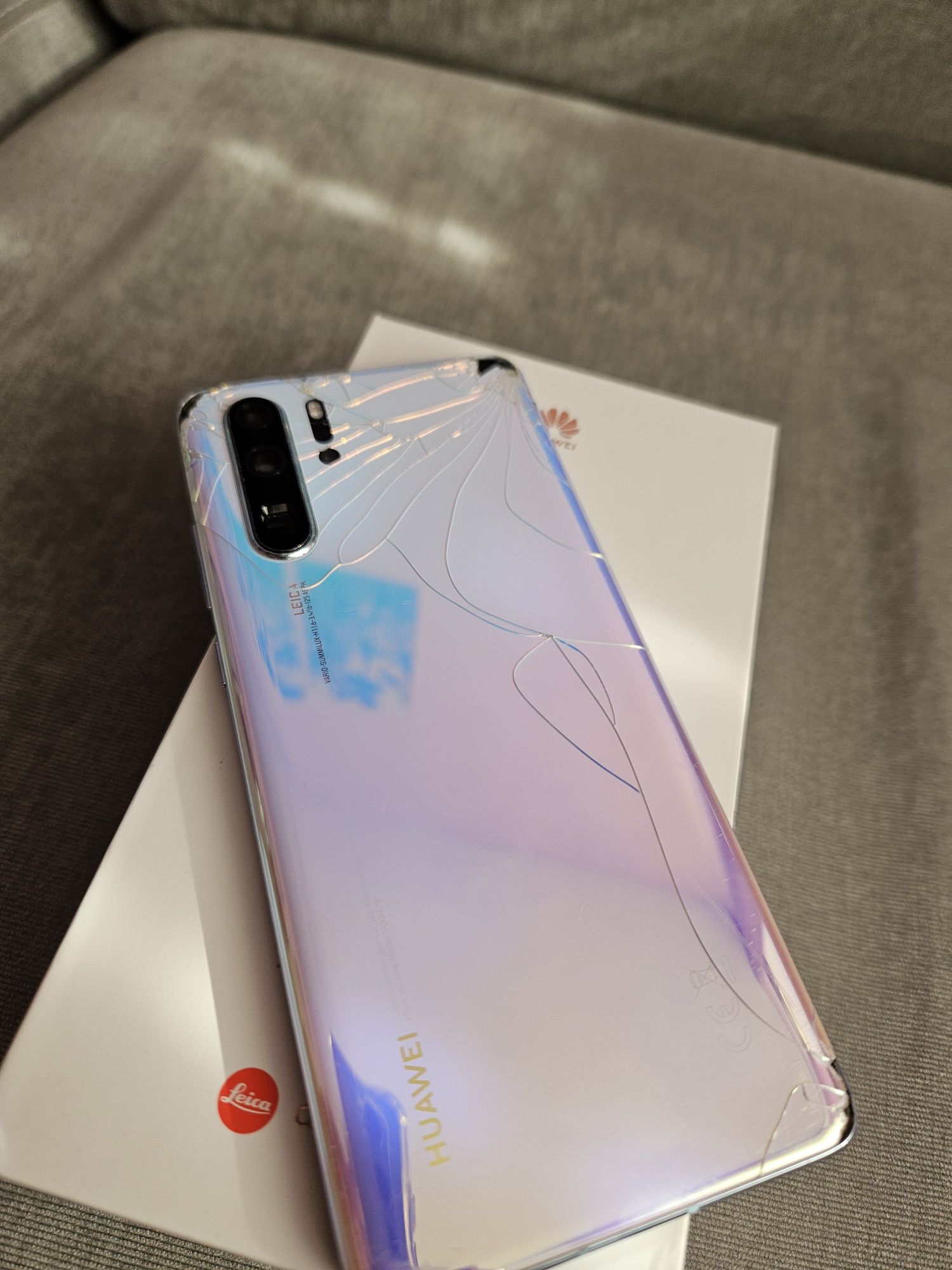 Счупен Huawei p30 pro