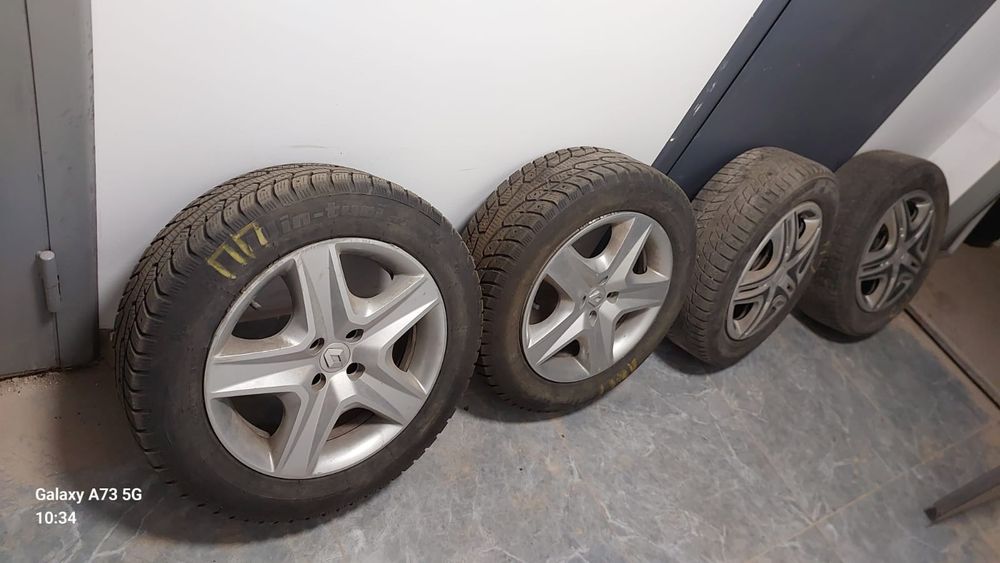 Продам автошины зимние с дисками 205/60/R16