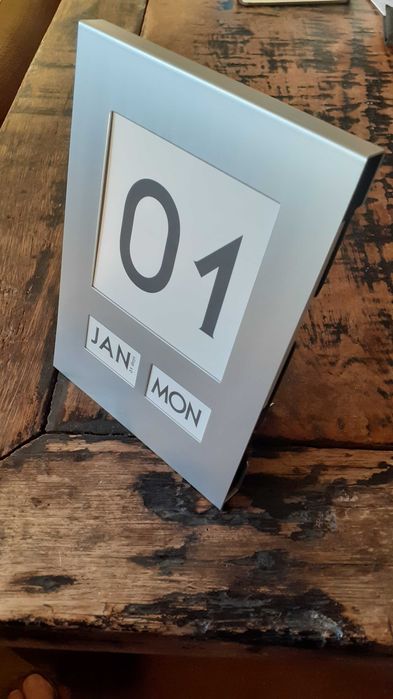 календар стенен и за бюро вечен