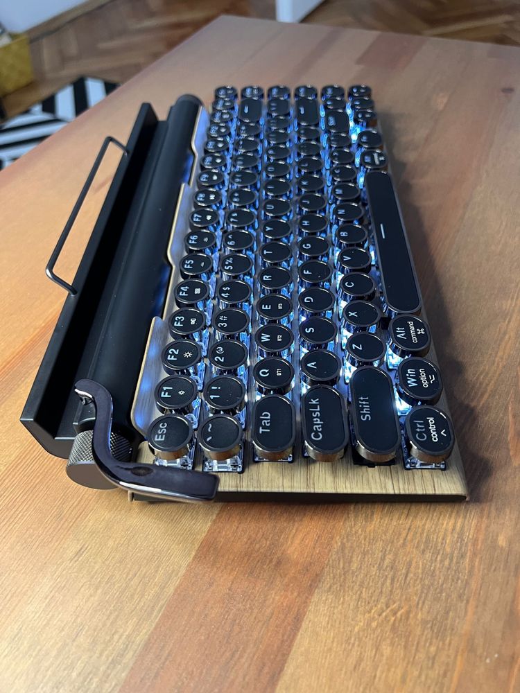 Tastatura mecanica retro