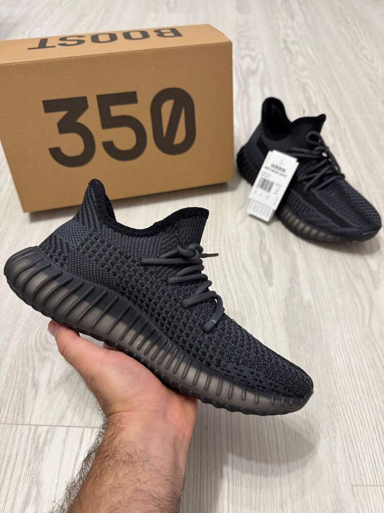 Adidasi Yeezy 350 Boost Black | Model Unisex | Adidasi Model NOU 2025