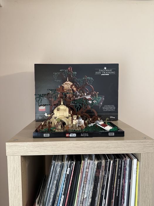 LEGO STAR WARS Dagobah Jedi Training diorama 75330