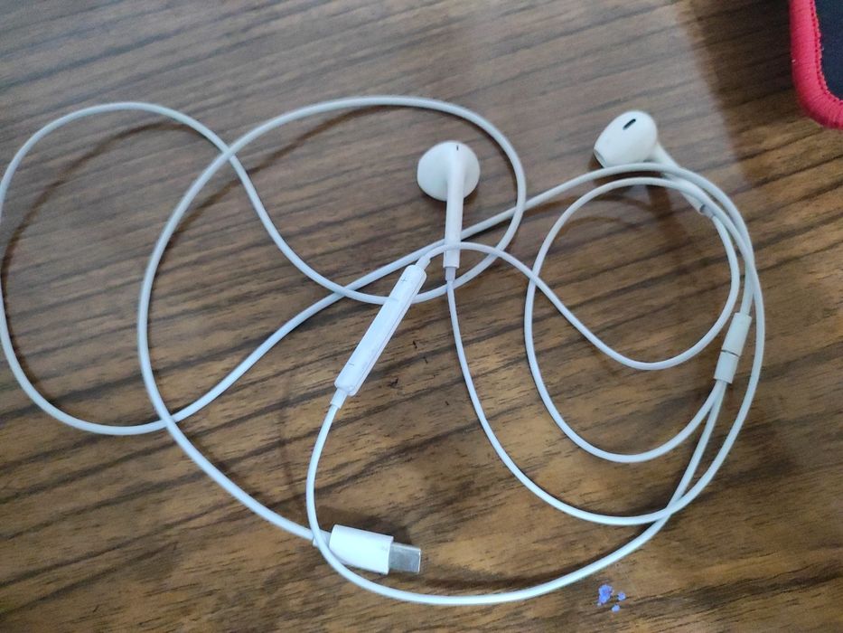 Проводные наушники с разъёмом Lightning