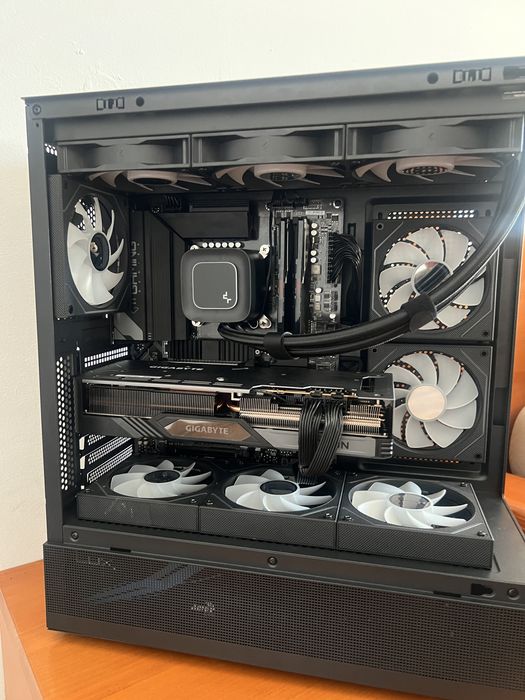 PC gaming - Ryzen 5 7600X, DDR5, 32GB, 1TB SSD fata placa video