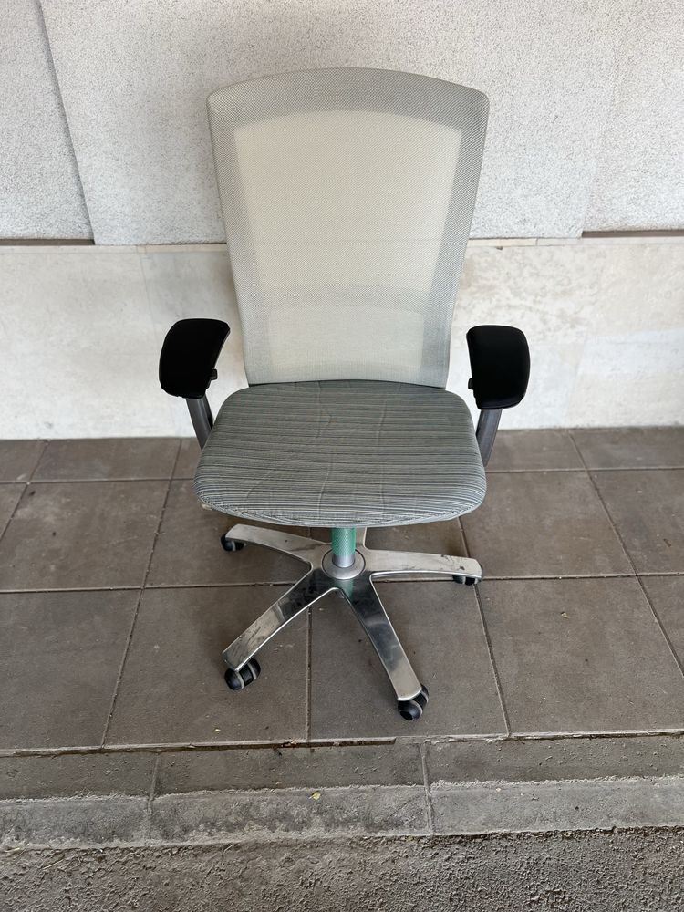 Ергономичен офис стол Knoll Life