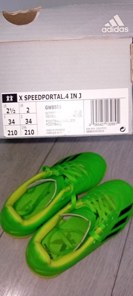 Обувки за зала Adidas р-р 34