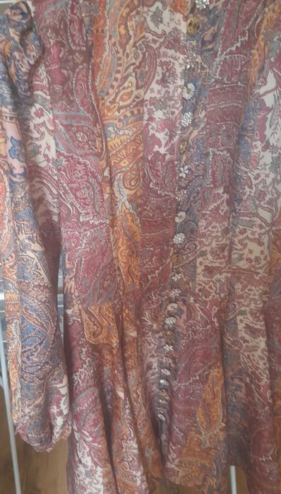 Красива рокля около коляното