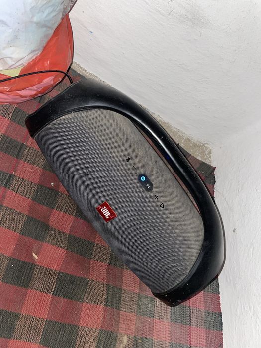 Jbl boombox  schimb sau bani