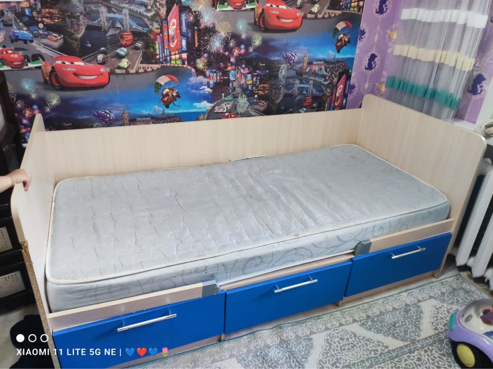 Продам детсикий кровать с ящиками и с матрасом