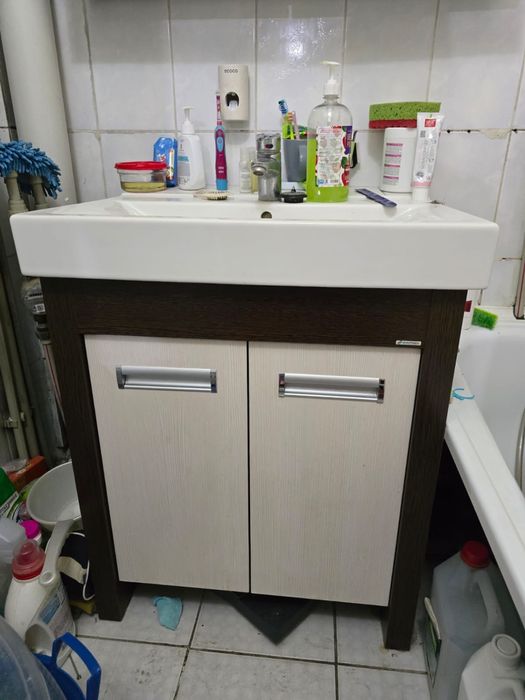 Срочно продам тумбу с раковиной
