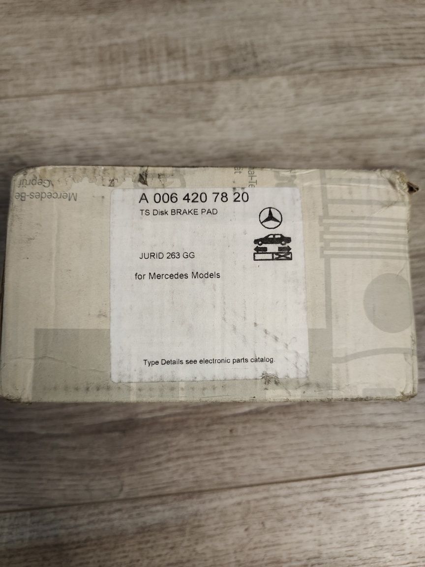 Комплект тормозных колодок Mercedes