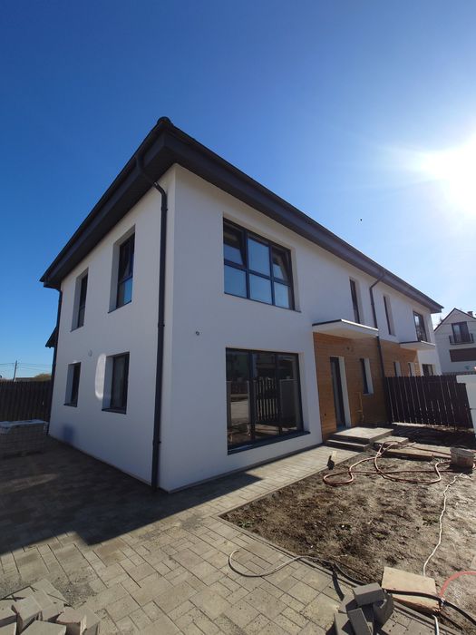 Case duplex la 3 minute de Tg Mureș în Livezeni