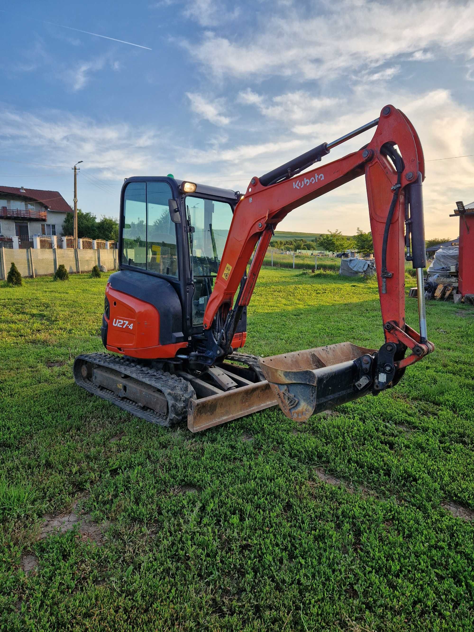 Miniexcavator kubota u27-4
