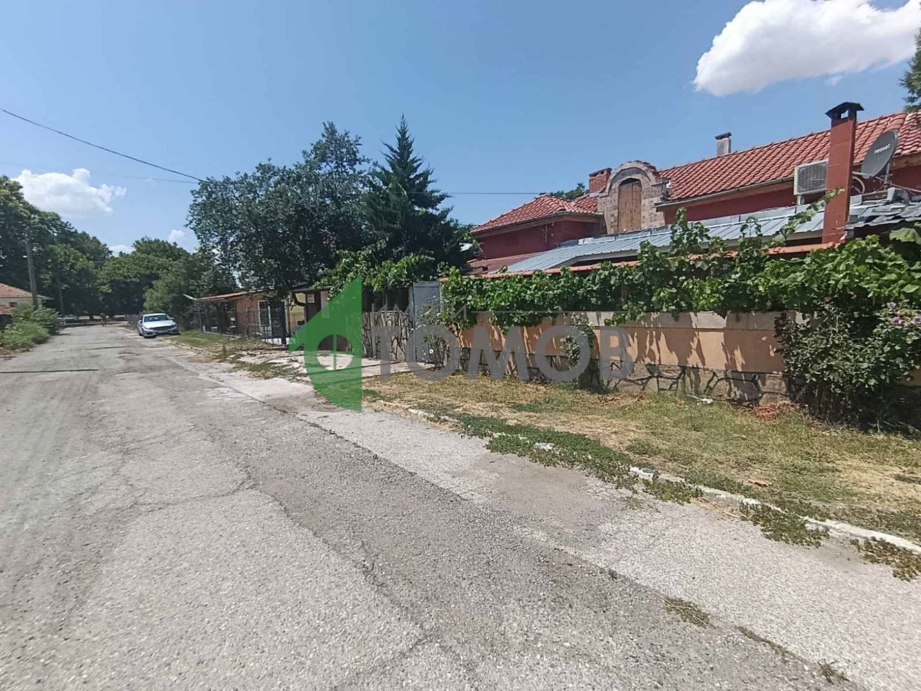 Къща с търговски обект в село Боздуганово