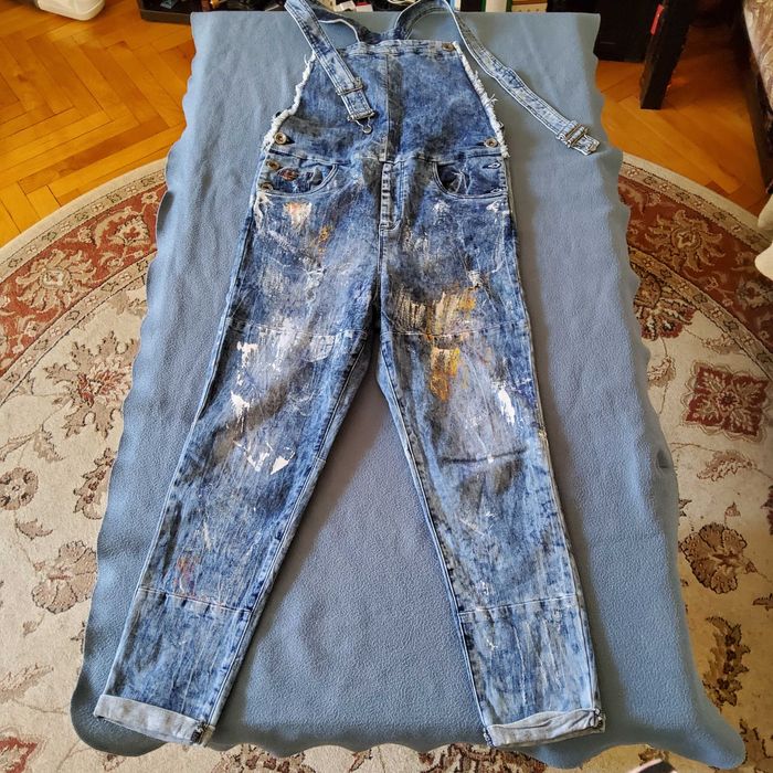 Продавам дамски дънки и дънкови гащеризони