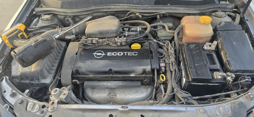 Продавам двигател 1.6 105 коня бензин Opel