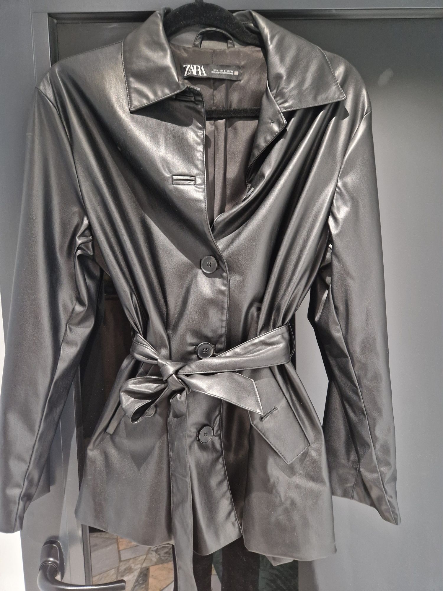 Кожен тренч Zara
