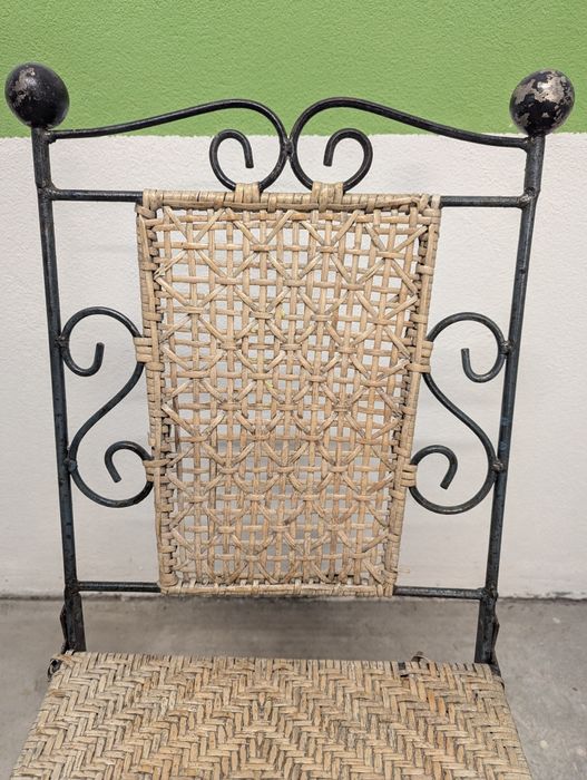 Градинска маса с два стола