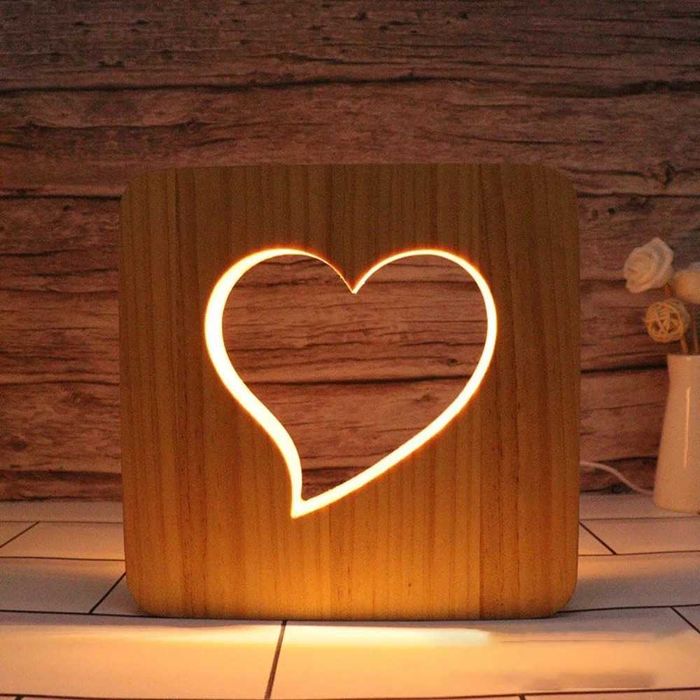 Дървена декоративна лампа