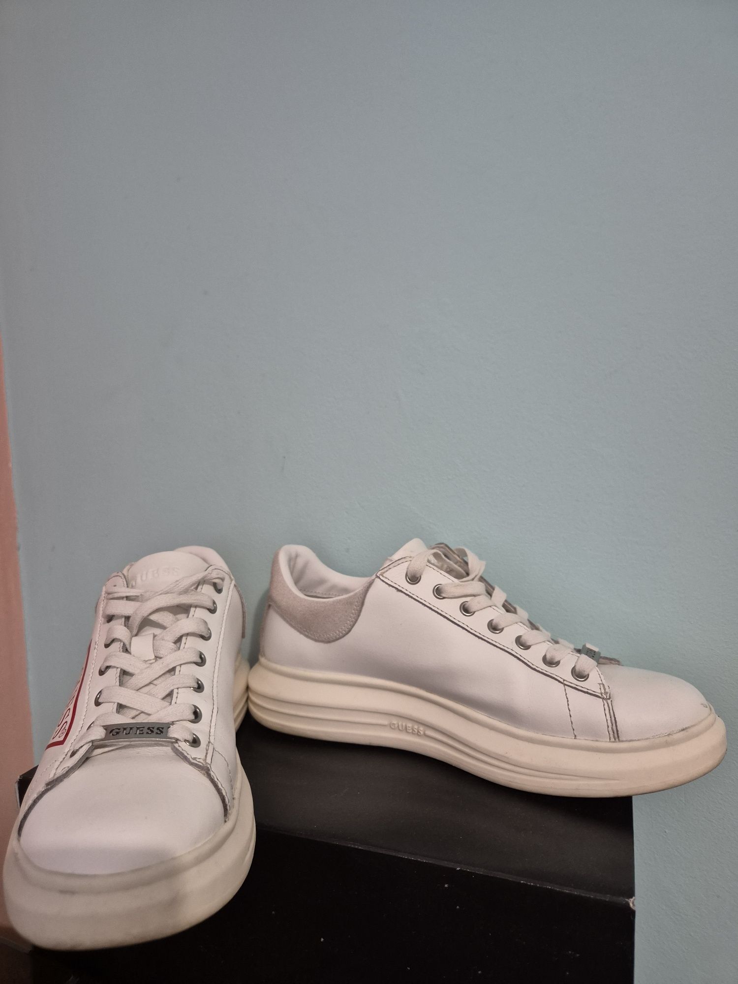 Обувки Guess Vibo