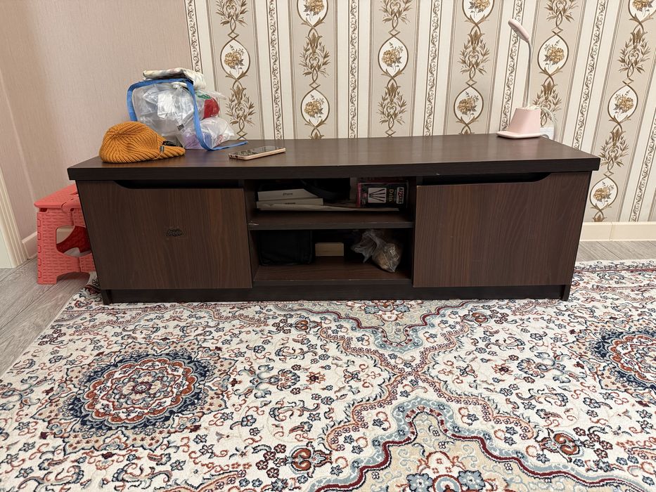 Продам тумбу под телевизор