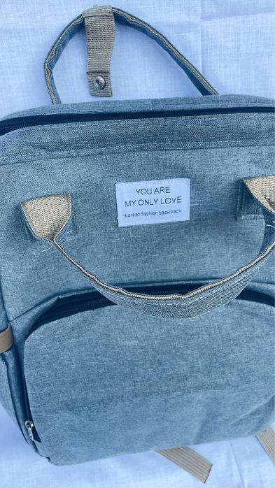 Раница с място за повиване на бебе