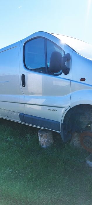 Renault trafic 1.9 mașina are toate piesele este demontată pt reparati