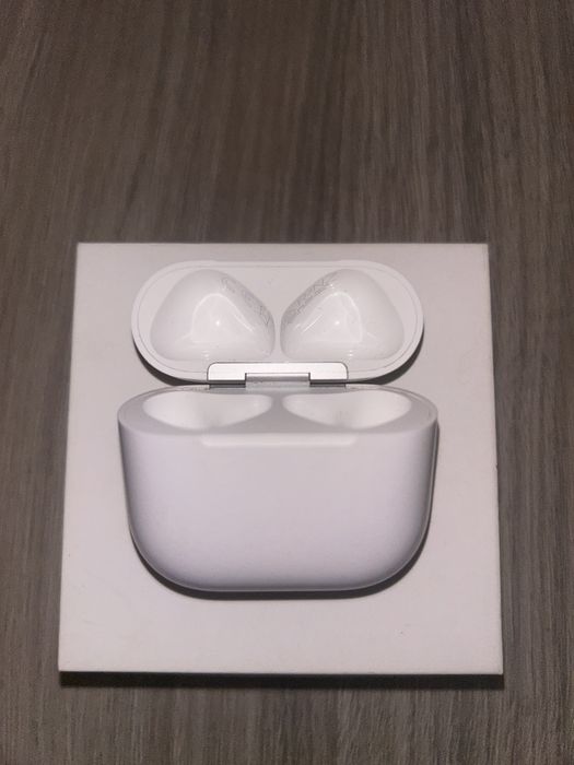 Carcasă ORIGINALĂ Apple AirPods 4