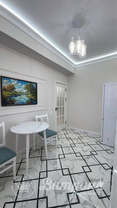 Продаётся 2-комнатная квартира на Юнусабаде, ЖК Хонсарой