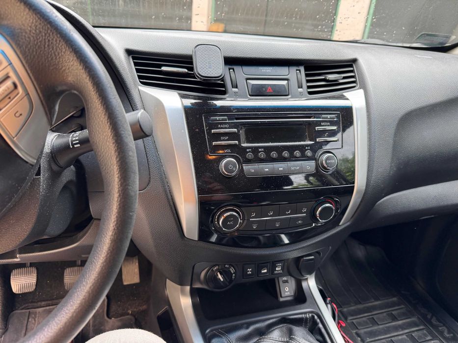 Vand autoutilitara Nissan Navara NP300