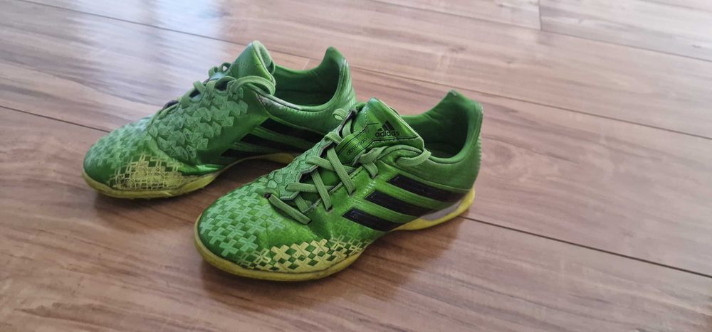 Стоножки adidas футболни обувки