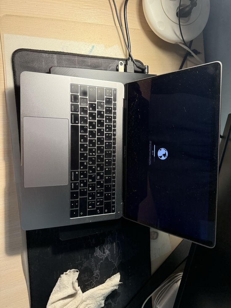 Продам Macbook 2018