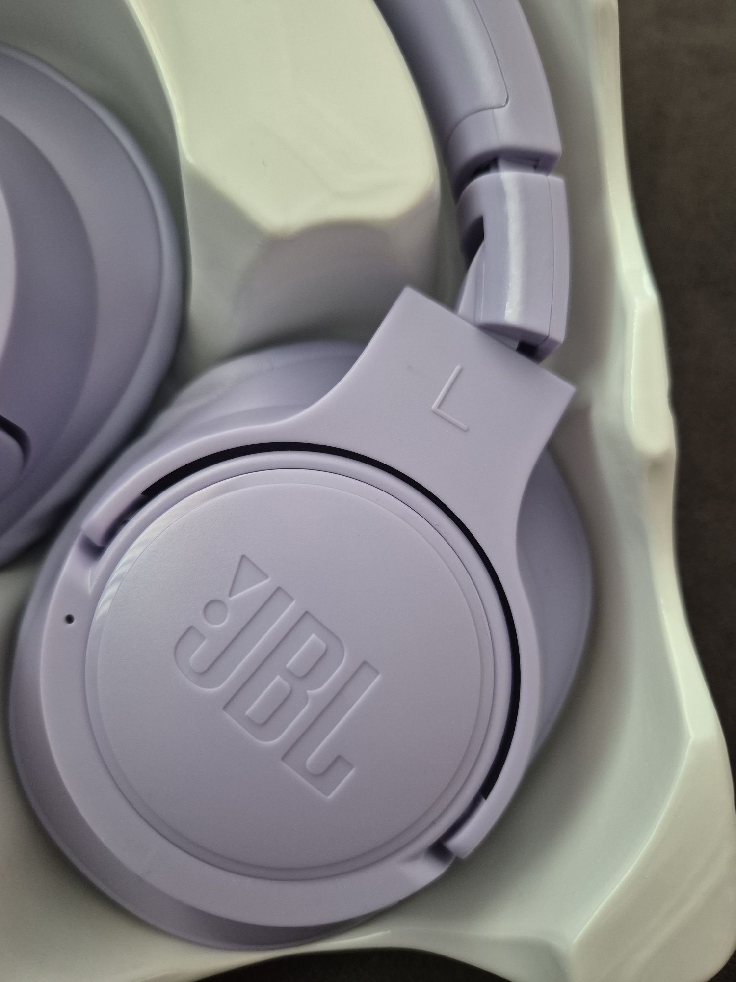 JBL Bluetooth слушалки