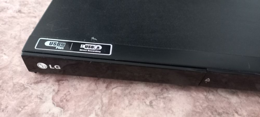 Продам видеоплейер с дисками