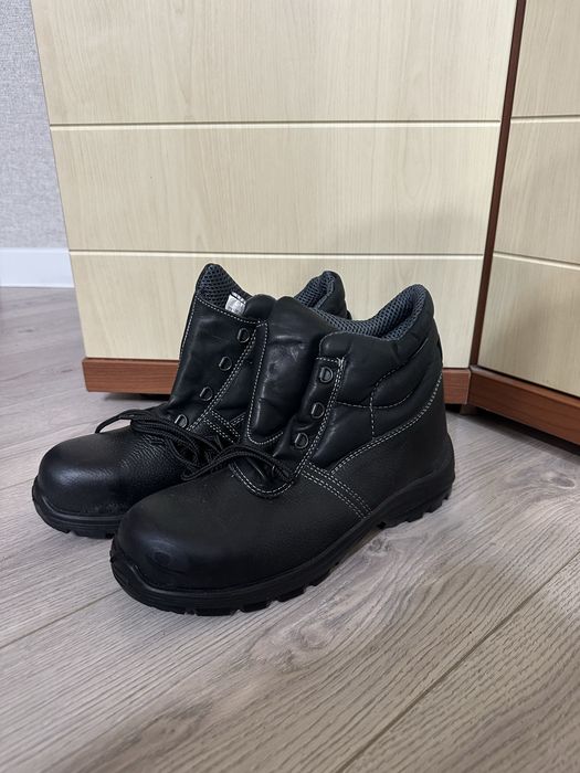 Продам ботинки новые