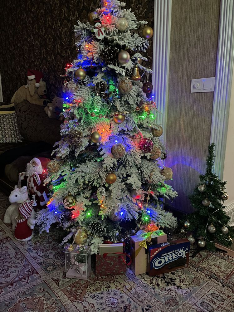 Продам елку искуственную снежную