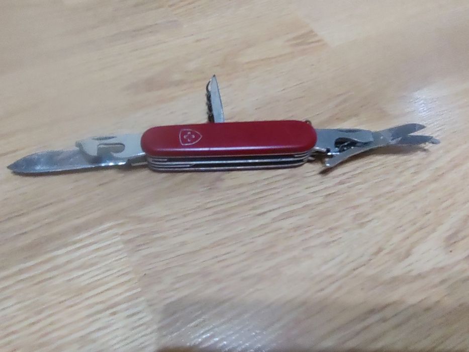 Vând briceag Victorinox