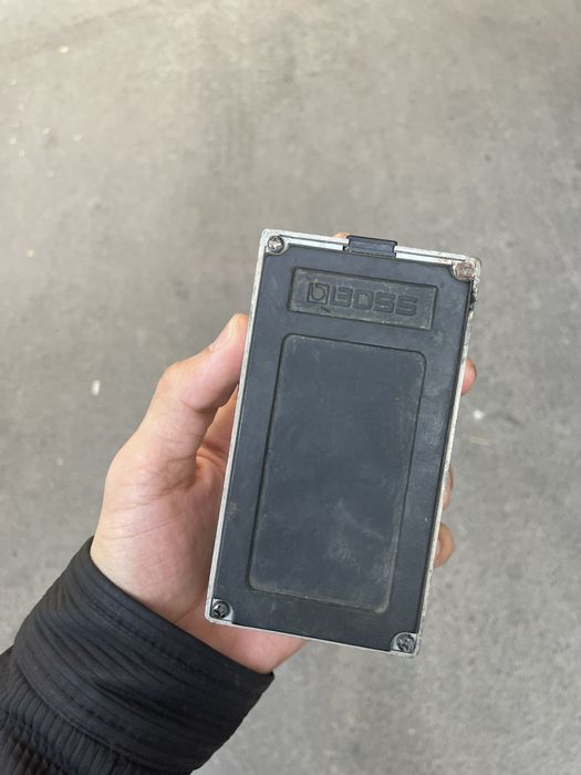 Equalizer Boss pedal skripka uchun obmen skripkaga bor