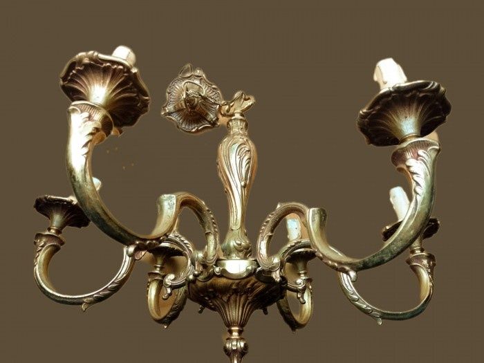 Candelabru din bronz antic in stil Rococo piesa cu o lucrătură de o fo