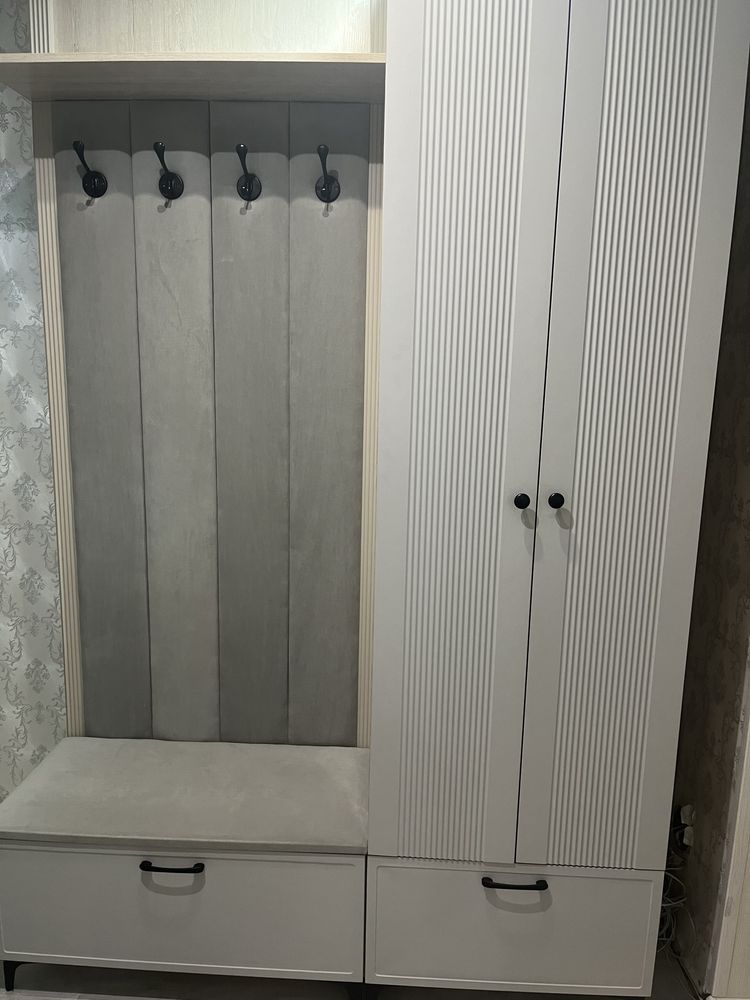 Продам прихожую серую