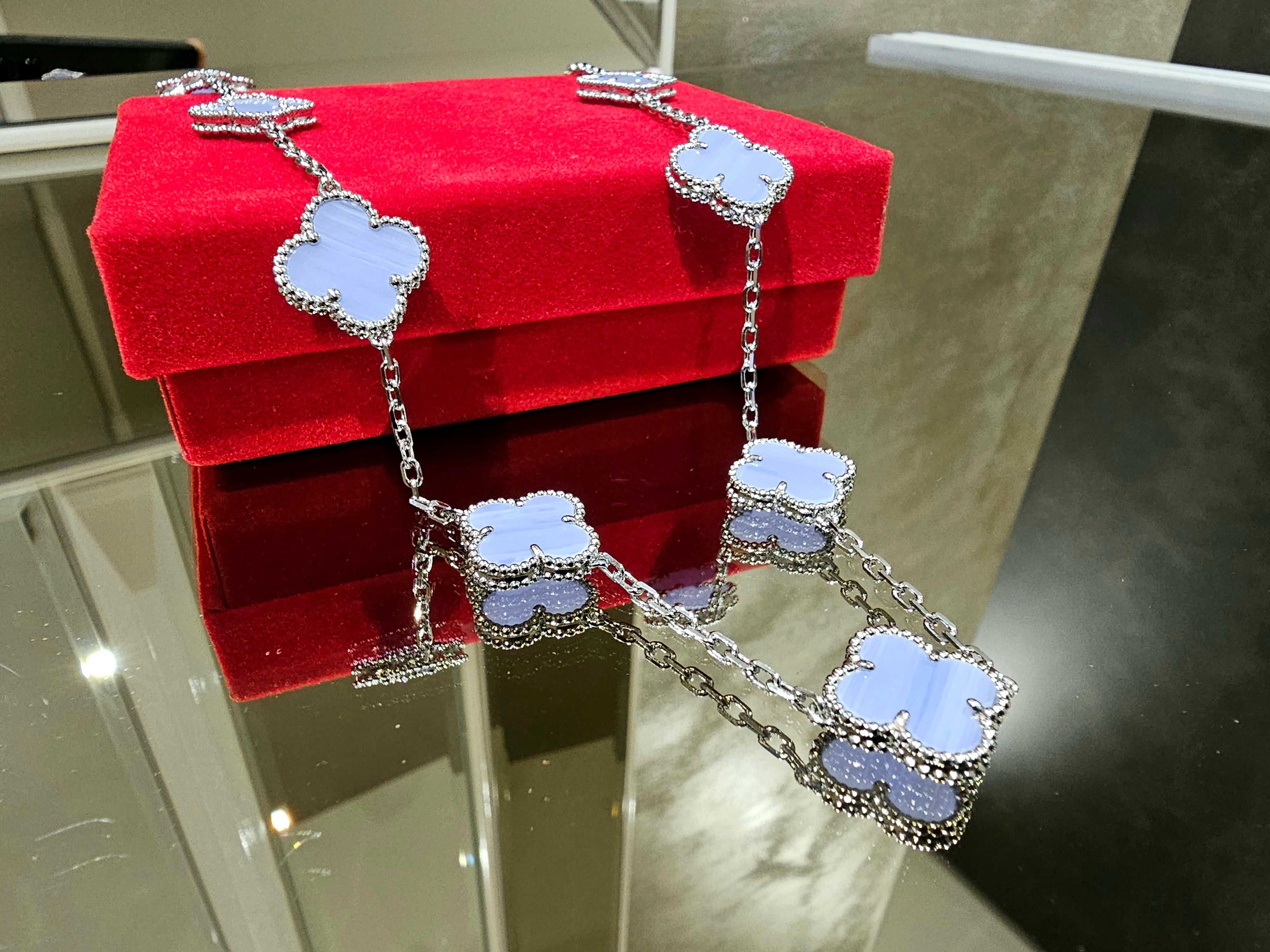 Van Cleef & Arpels VCA Blue Chalcedony 10 Motifs Alhambra Дамско Колие